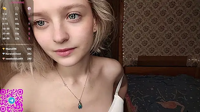 Show modela Smartemilia na web-kameri