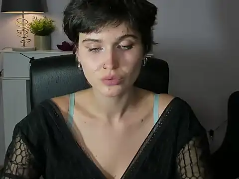 SarahxCharm Adlı Modelin Canlı XXX Sohbeti