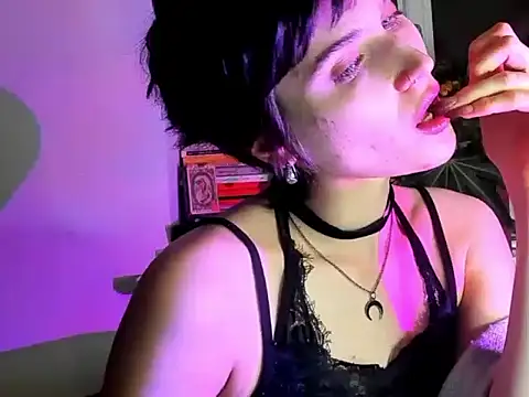 SarahxCharm's Webcam Show