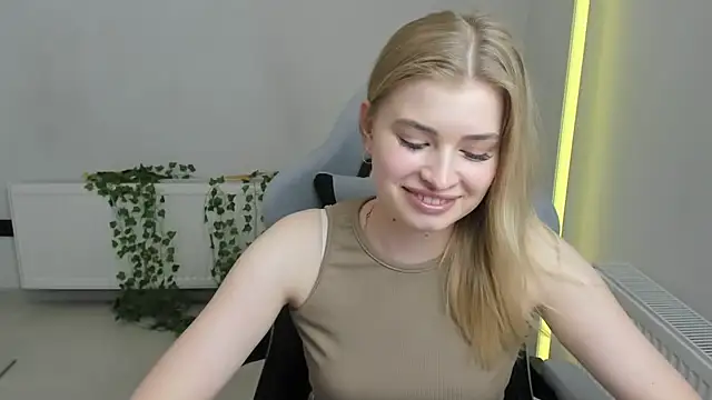 Show modela BrielleStorm na web-kameri