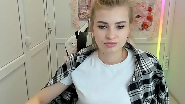 צ'אט XXX בשידור חי של BrielleStorm