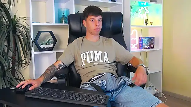 Show modela ThomasEdisonn na web-kameri