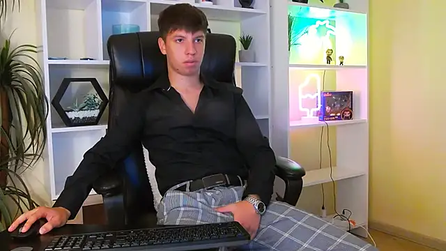 Show modela ThomasEdisonn na web-kameri