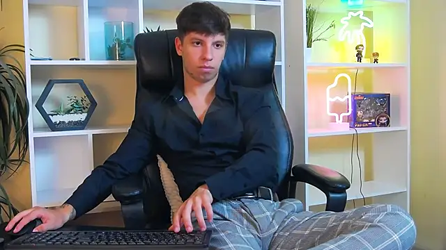 Show modela ThomasEdisonn na web-kameri