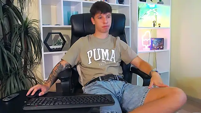 Show modela ThomasEdisonn na web-kameri