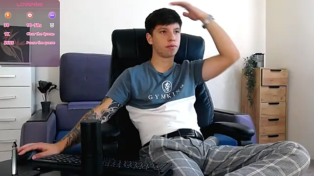Show modela ThomasEdisonn na web-kameri