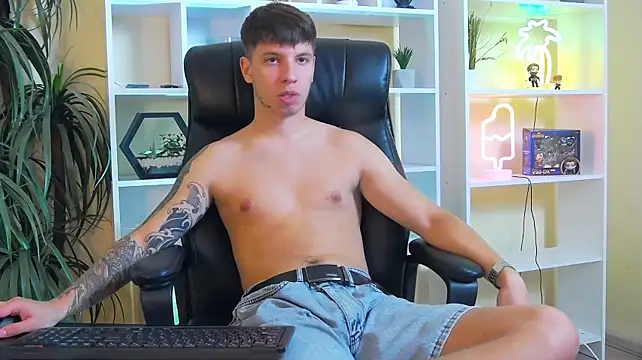 Show modela ThomasEdisonn na web-kameri