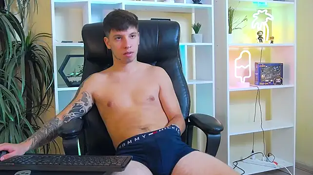 Show modela ThomasEdisonn na web-kameri