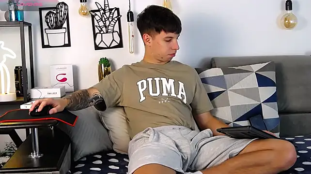 Show modela ThomasEdisonn na web-kameri