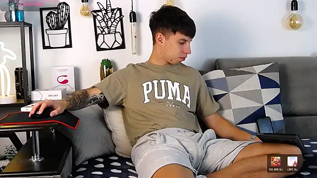 Show modela ThomasEdisonn na web-kameri