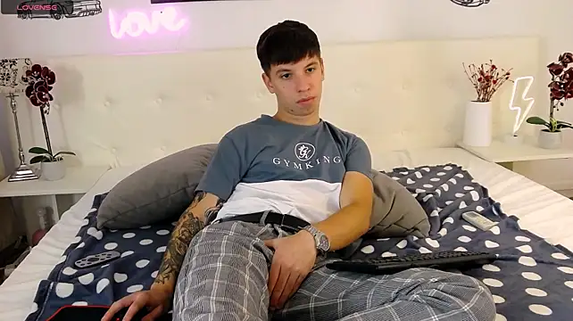 Show modela ThomasEdisonn na web-kameri