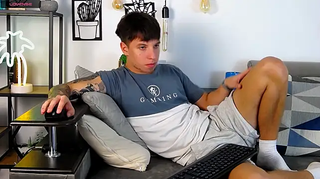 Show modela ThomasEdisonn na web-kameri