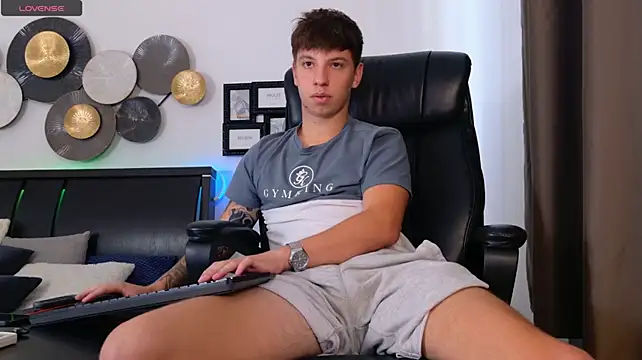 Show modela ThomasEdisonn na web-kameri