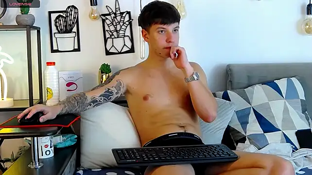 ThomasEdisonn XXX чат на живо