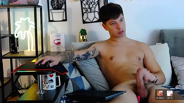 Show modela ThomasEdisonn na web-kameri