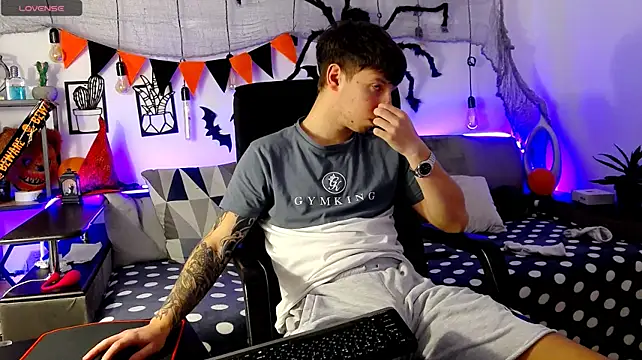 Show modela ThomasEdisonn na web-kameri