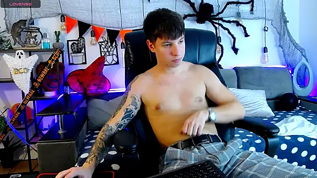 Show modela ThomasEdisonn na web-kameri