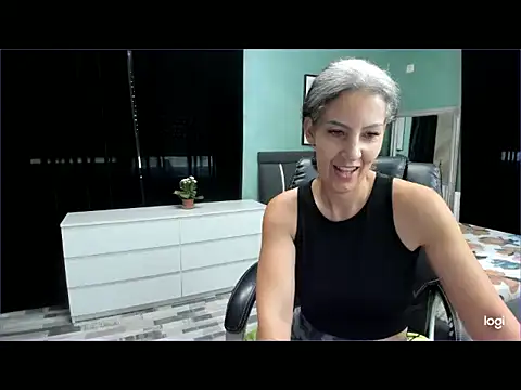 Chatroom XXX en direct de LexxxyDiamond