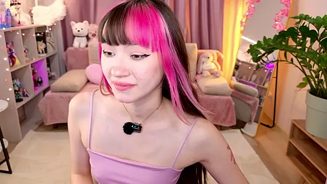 Show modela Miiya_Moore na web-kameri