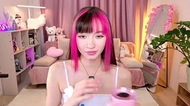 הופעת וובקאם של Miiya_Moore