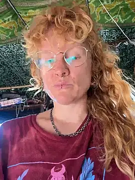 XXX chat uživo modela Synnix