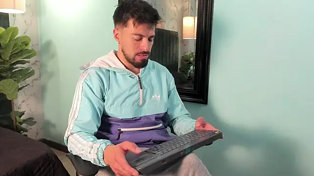 Liam_ashford: διαδικτυακό σόου στην κάμερα