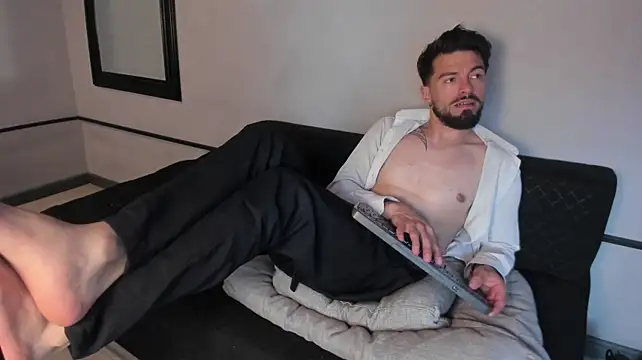 Liam_ashford Show in webcam