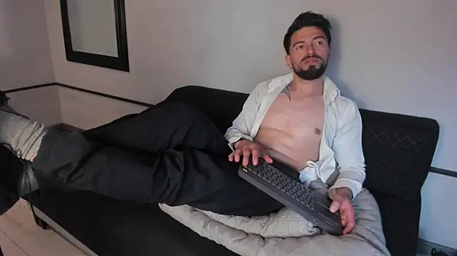 Liam_ashford: διαδικτυακό σόου στην κάμερα
