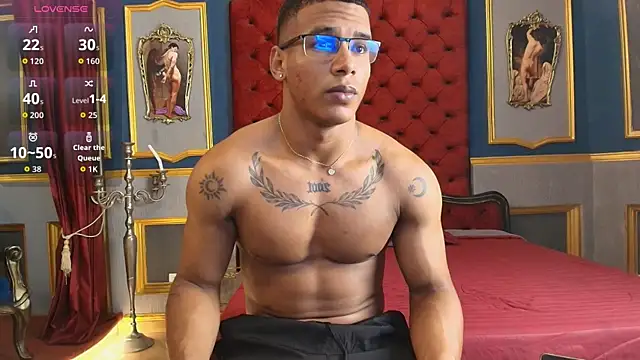 Show modela NicolasStonee na web-kameri