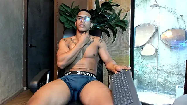 Show de NicolasStonee na webcam