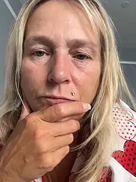 Blondnboujee53 – webcam-show