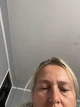 Blondnboujee53's Webcam Show