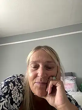 Show modela Blondnboujee53 na web-kameri
