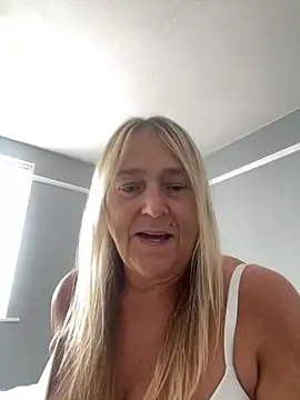 Blondnboujee53's Webcam Show