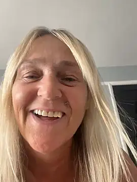 Blondnboujee53's Webcam Show