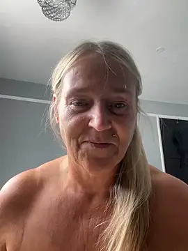 Blondnboujee53's Webcam Show