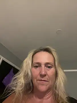 Blondnboujee53 – Kamerová šou