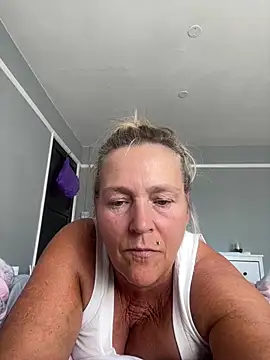 Blondnboujee53 – webcam-show