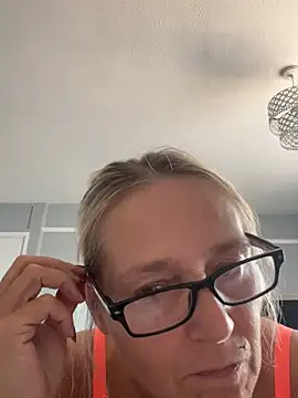 Blondnboujee53's Webcam Show