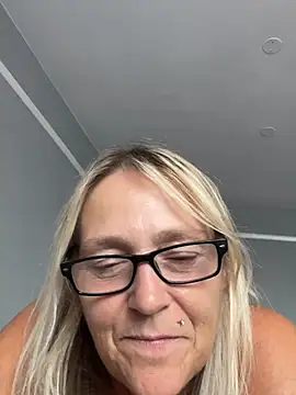 Blondnboujee53 Webcamshow