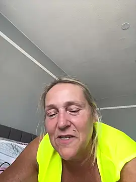 Show modela Blondnboujee53 na web-kameri