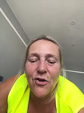 Blondnboujee53's Webcam Show