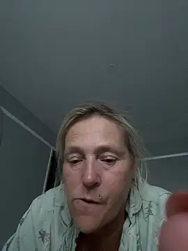 Blondnboujee53's Webcam Show