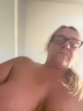 Blondnboujee53's Webcam Show