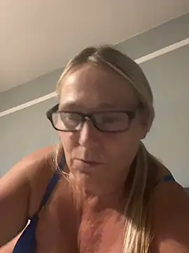 Blondnboujee53's Webcam Show