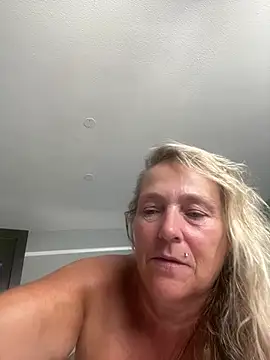 הופעת וובקאם של Blondnboujee53