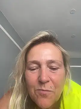 Blondnboujee53 Adlı Modelin Web Kamerası Şovu
