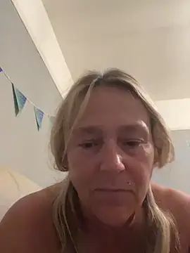 Blondnboujee53's Webcam Show