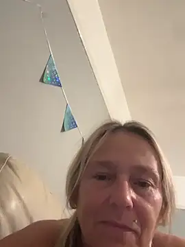 Blondnboujee53's Webcam Show