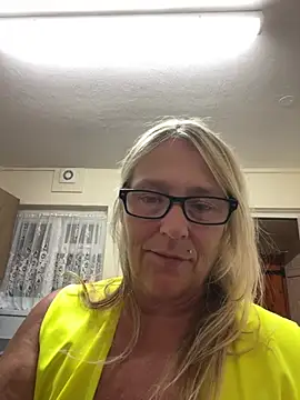 Webkamerová show Blondnboujee53
